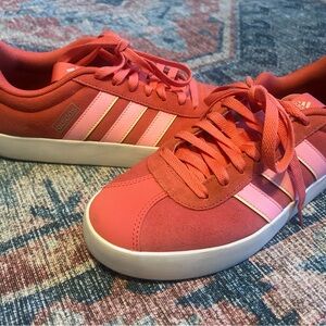 Adidas Women's Coral and Pink VL Court 3.0
Sneaker